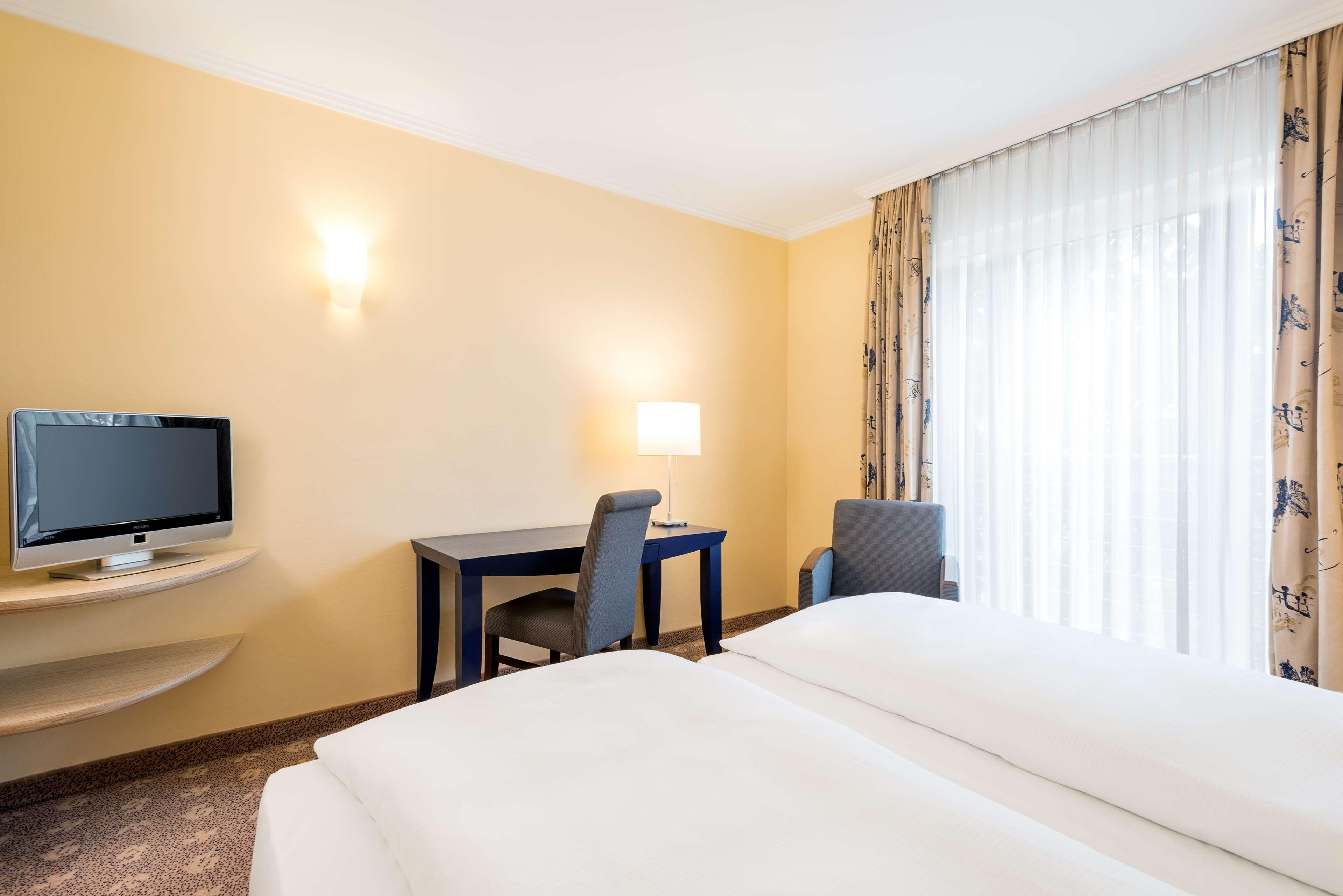 Nh Potsdam Hotel Exterior photo