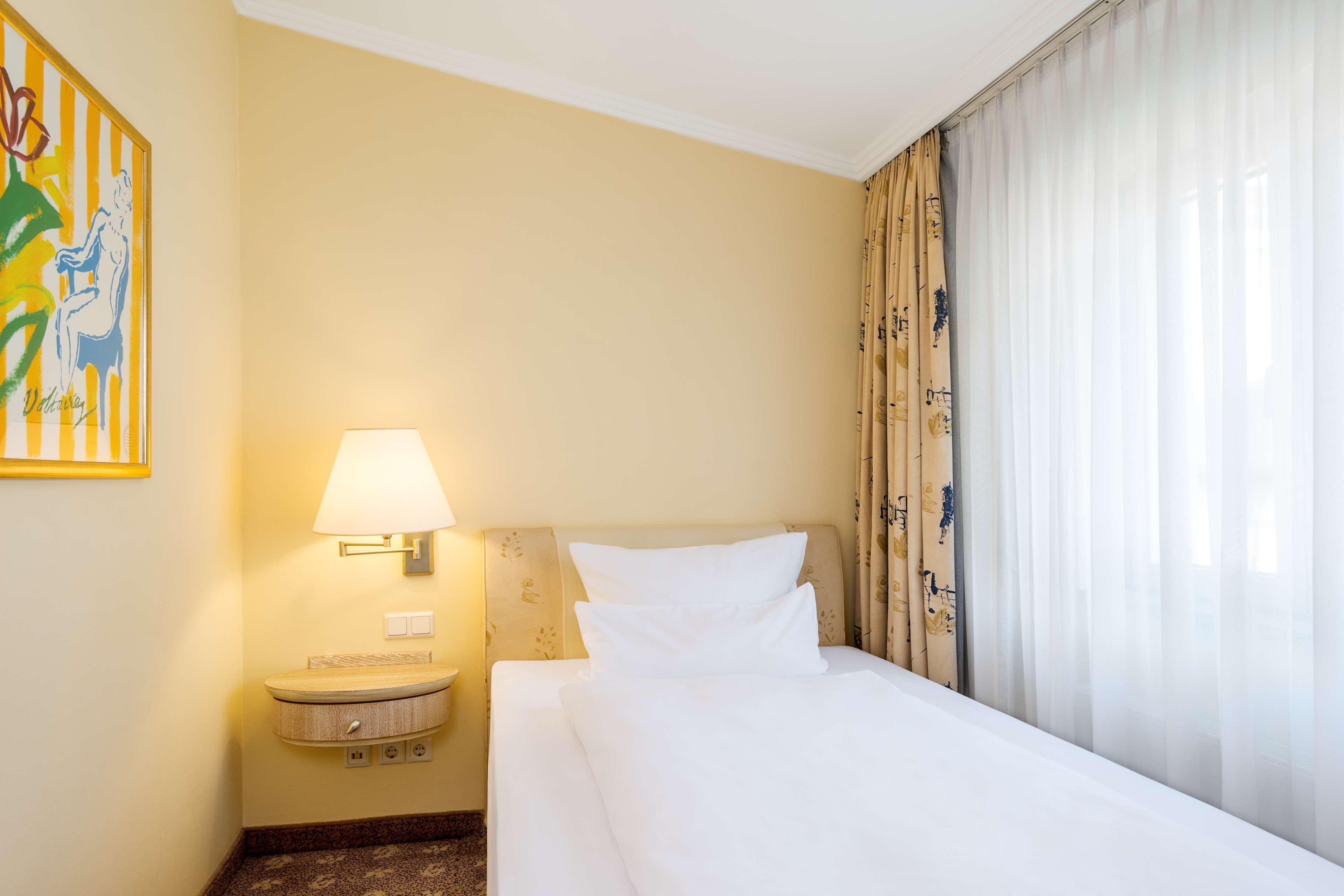 Nh Potsdam Hotel Exterior photo