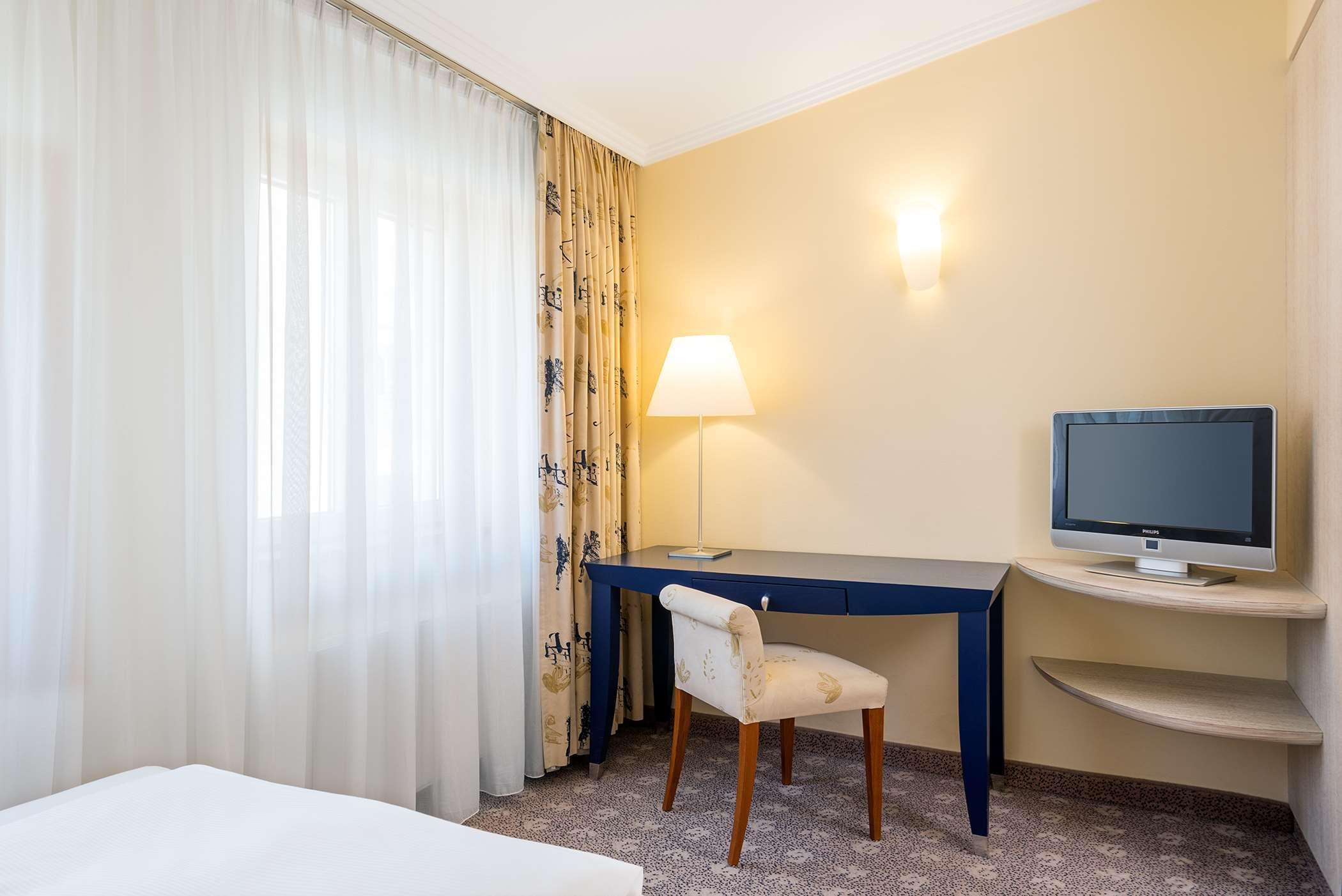 Nh Potsdam Hotel Exterior photo